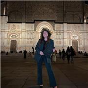 Laureata in mediazione linguistica e culturale in triennale e con una laurea magistrale in lingua e cultura italiana per stranieri